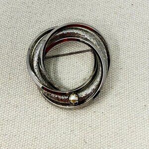 Vintage Open Twisted Circle Brooch Silver-Tone Faux Pearl Mid-Century Classic‎